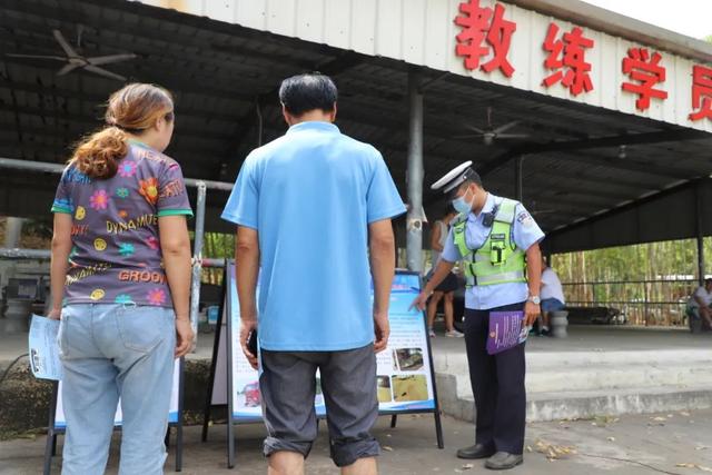 “滴滴滴...”漳州宣传车直达驾校，交通安全知识精准送达！【五个一进驾校】-8.jpg