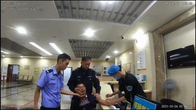 漳州醉驾男子抽血检验时，竟在警察的怀里睡着了！-12.jpg