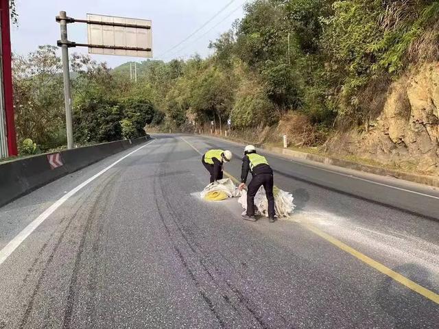 这个元旦假期，漳州交警各种忙！-10.jpg