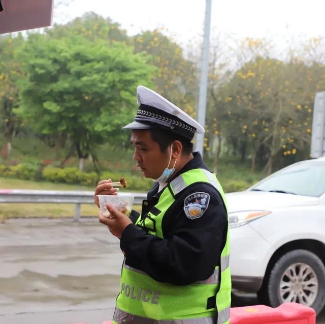 漳州交通健康服务监测前沿的“十三警”，他们“疫”往无前！-86.jpg