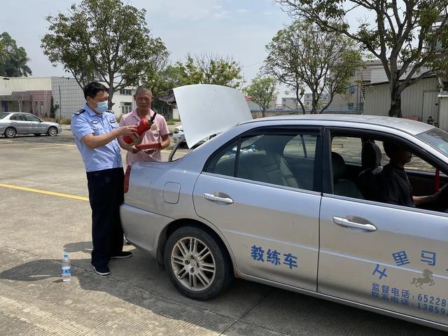 本周雨雨雨......漳州交警教你雨中行车技巧！【五个一进驾校】-11.jpg