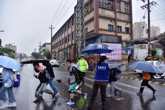 漳州这波“豪雨”，看路面最美“警色”！-11.jpg