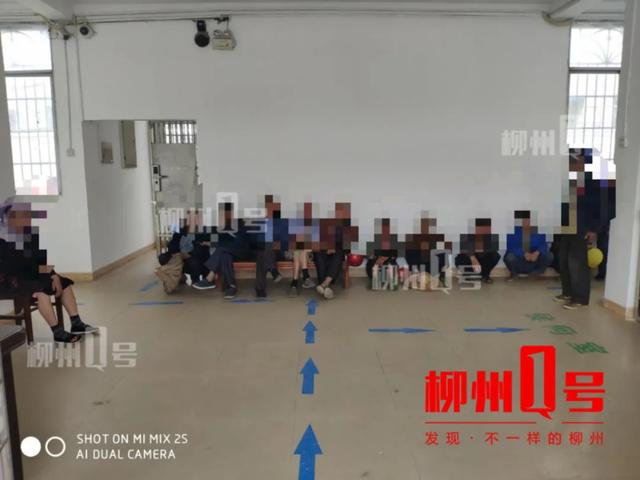 辣眼晴！树林里有人做龌龊事，现场抓获12男2女-4.jpg