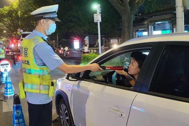 全市各地交警全员出动！开展夏夜治安巡查宣防集中统一行动！-14.jpg