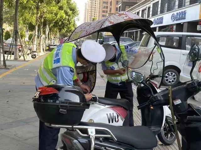 这个国庆黄金周，漳州到处都有亮丽“警”色！ | 国庆我在岗-27.jpg