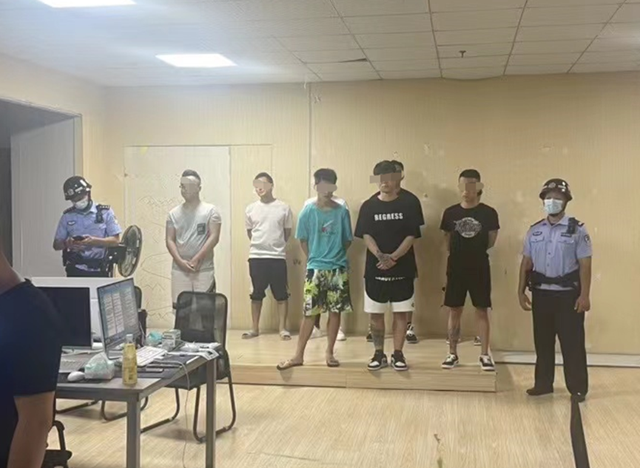 南靖警方捣毁一电诈窝点，抓获22人-1.jpg