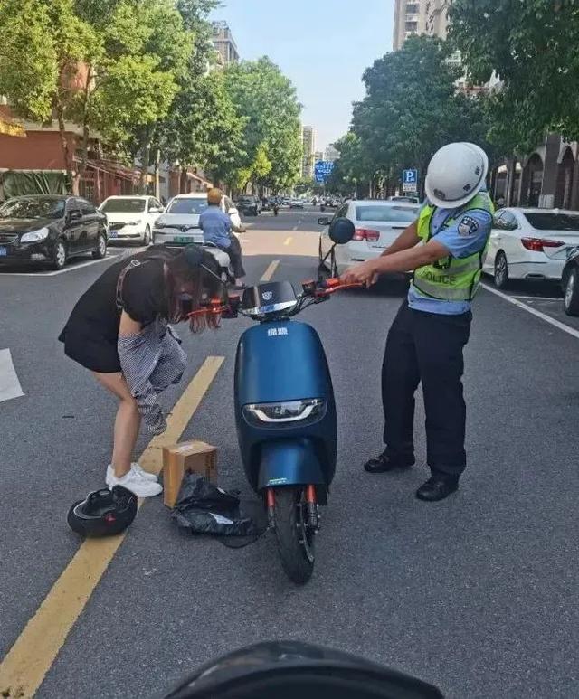 漳州交警在路上不仅管交通，还管这些！丨交警正能量-20.jpg