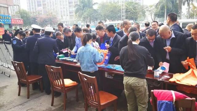 让行斑马线，是礼更是法！漳州公交司机承诺做礼让表率！-5.jpg