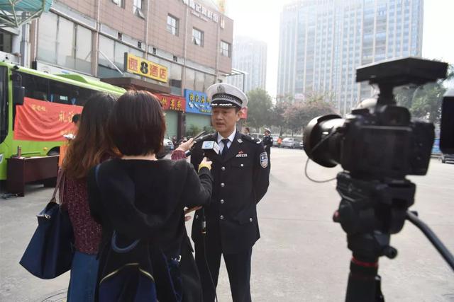 让行斑马线，是礼更是法！漳州公交司机承诺做礼让表率！-12.jpg