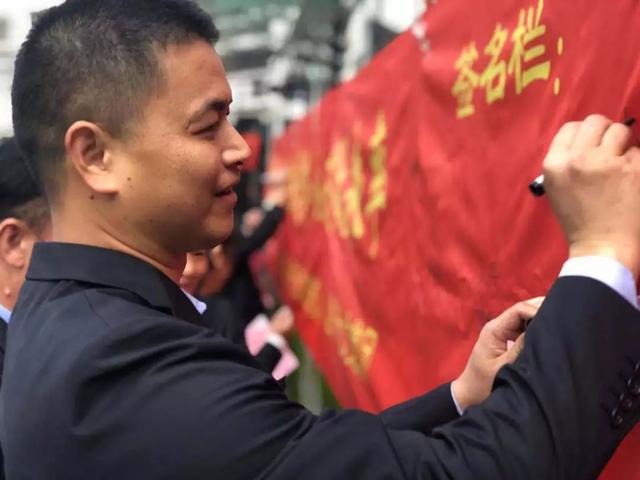 让行斑马线，是礼更是法！漳州公交司机承诺做礼让表率！-14.jpg