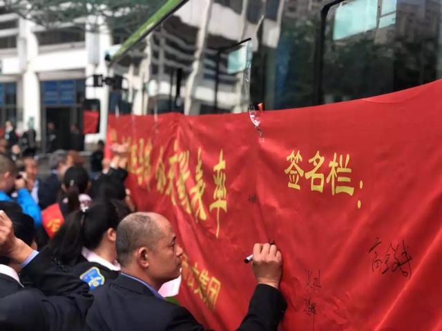 让行斑马线，是礼更是法！漳州公交司机承诺做礼让表率！-15.jpg