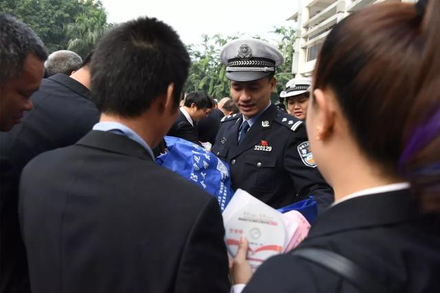 让行斑马线，是礼更是法！漳州公交司机承诺做礼让表率！-19.jpg