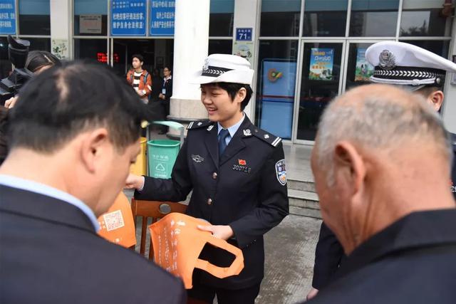 让行斑马线，是礼更是法！漳州公交司机承诺做礼让表率！-18.jpg