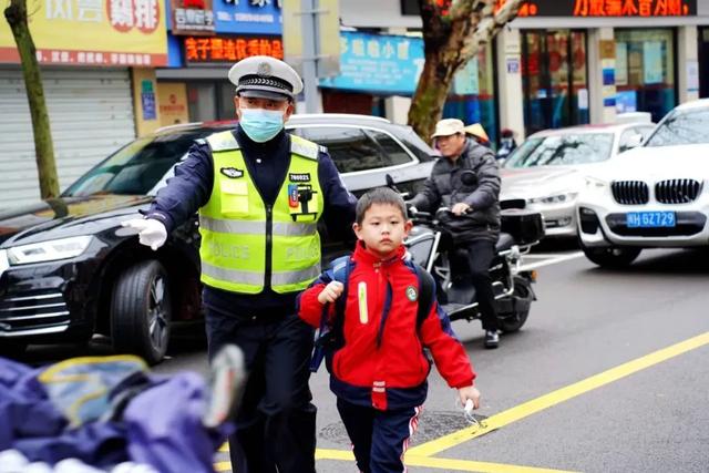 开学季，漳州交警蜀黍暖心守护“神兽归笼”！-13.jpg